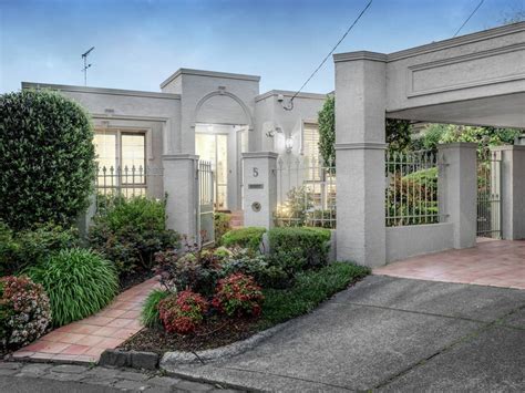 Property and real estate for sale in Toorak, VIC 3142 .
